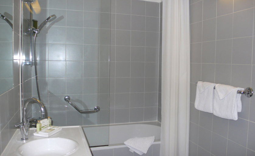 Bathroom 4, Le Limas, Vaucluse