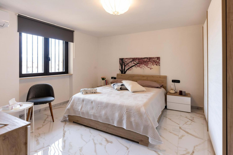 Others 4, Bea's Room, Salerno