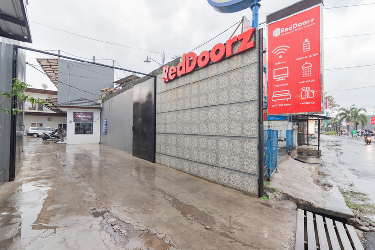 Exterior & Views 3, RedDoorz near Universitas Siliwangi Tasikmalaya, Tasikmalaya