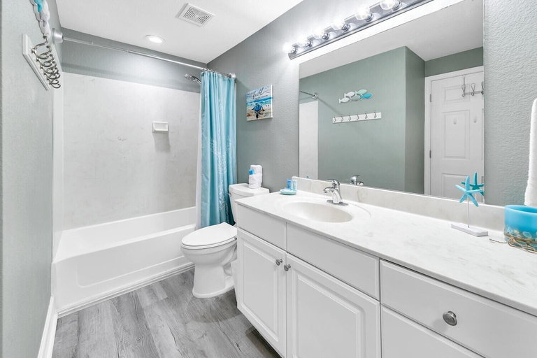 Bathroom 3, Tidewater 2308, Bay