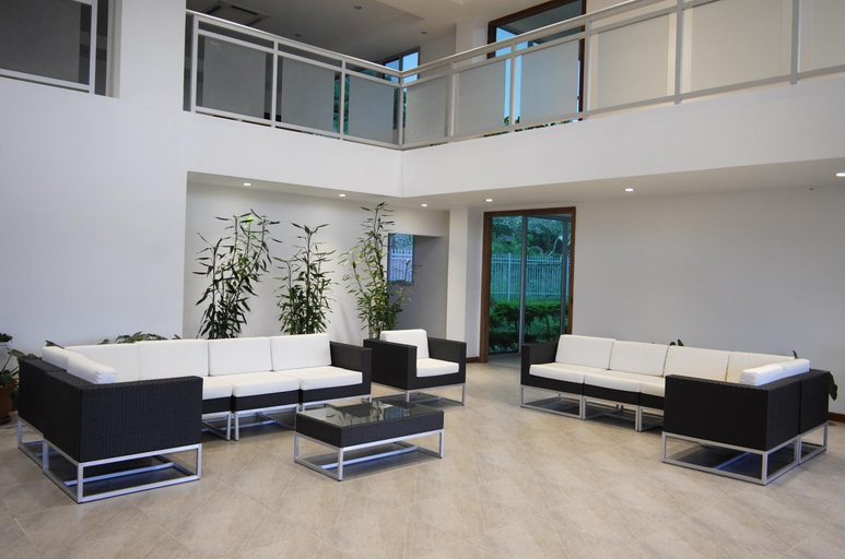 Public Area 3, Luganvilla Business Hotel and Restaurant, Luganville