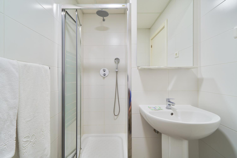 Bathroom 4, Hostal Sol y Miel, Málaga