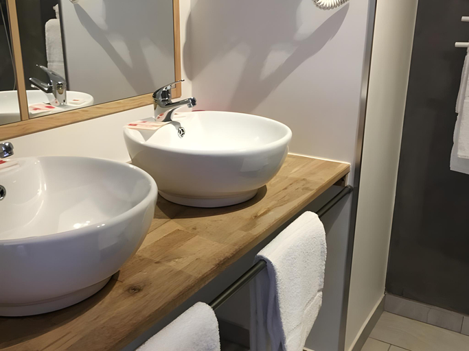 Bathroom 7