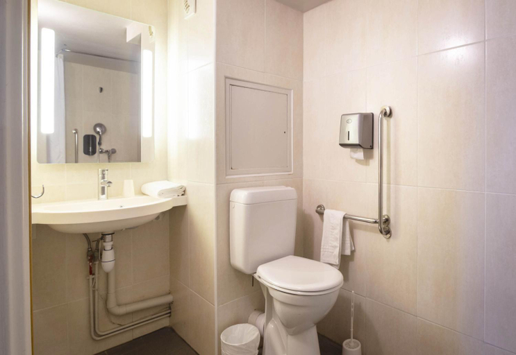 Bathroom 3, B&B HOTEL Avignon 1, Vaucluse