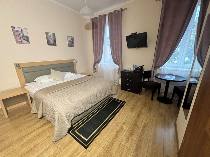 Bedroom 24