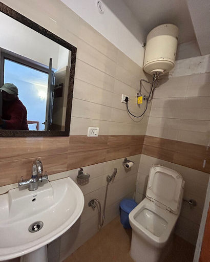 Bathroom 3, Frozen Woods Resorts, Nainital