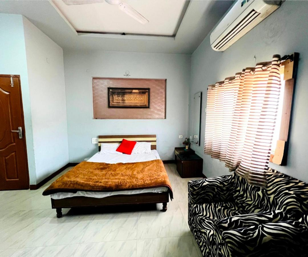 Bedroom 2, Hotel Atithi palace, West Nimar
