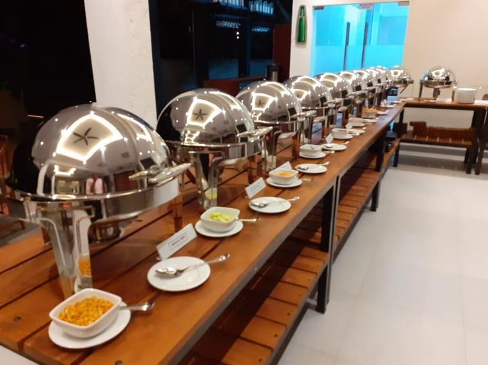 Food & Drinks 5, The Lake Forest Hotel, N. Palatha Central