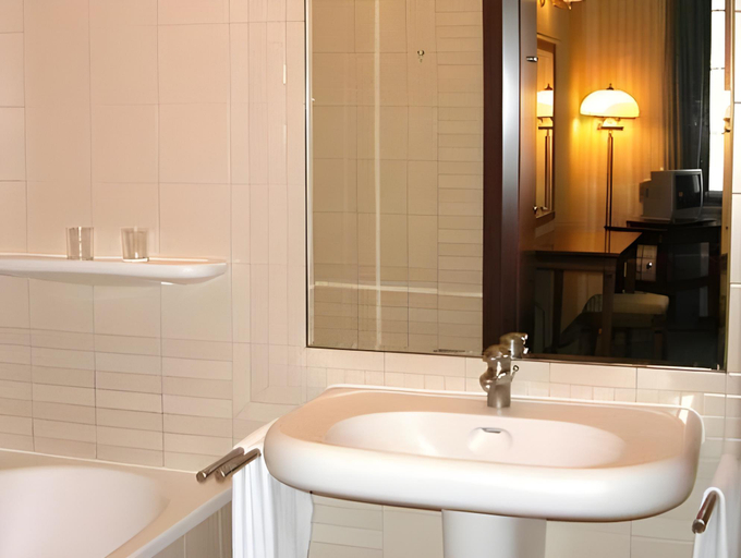 Bathroom 11