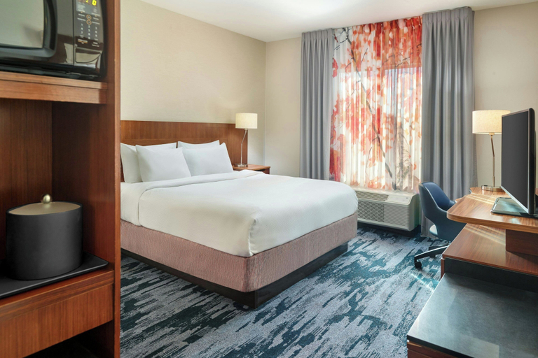 Bedroom 2, Fairfield Inn & Suites by Marriott Jackson, Madison