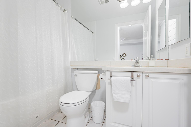 Others 5, LUXURY ONE BEDROOM CONDO NEAR SQUARE ONE - Parking, Peel