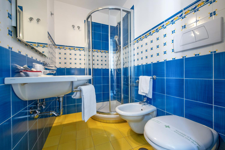 Bathroom 3, Amalfi un po’..., Salerno