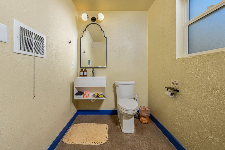 Bathroom 3, Siesta Motel, La Plata