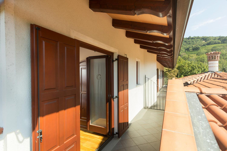 Exterior 4