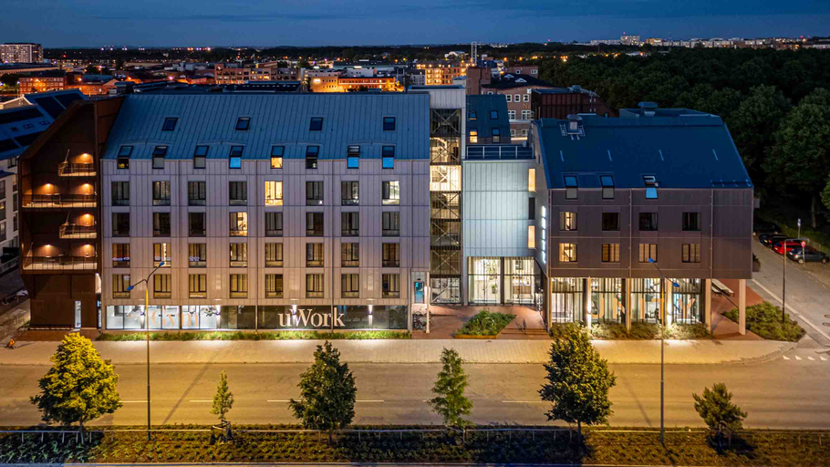 Exterior & Views
