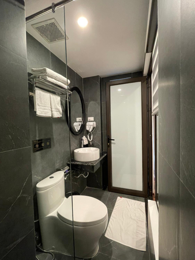 Bathroom 7