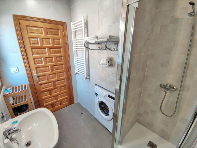 Bathroom 3, Apartamentos Javier, Cantabria