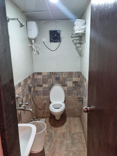 Bathroom 4, Kiara Eshosans Palace ( Near Sai Temple ), Ahmadnagar