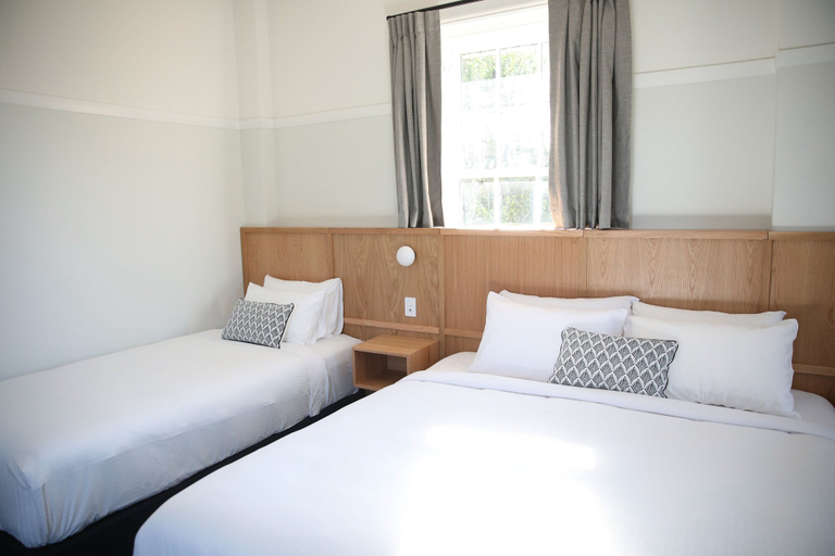 Bedroom 3, Mortdale Hotel, Hurstville