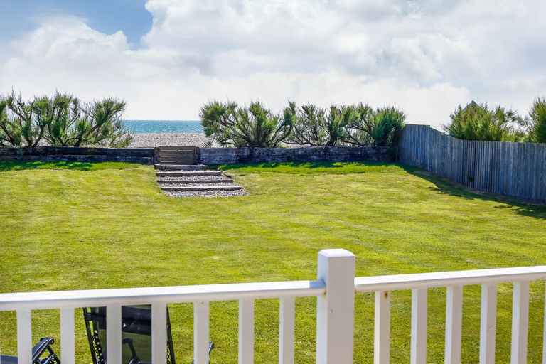 Others 5, Sunshine - Beachfront home in Bracklesham Bay, West Sussex