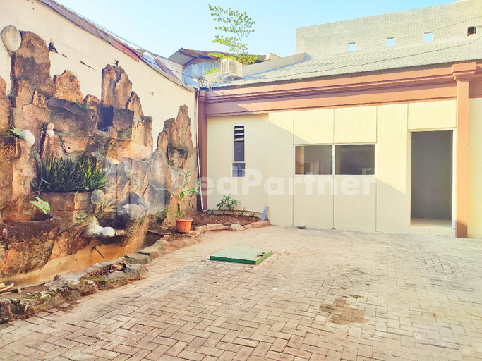 Exterior & Views 21