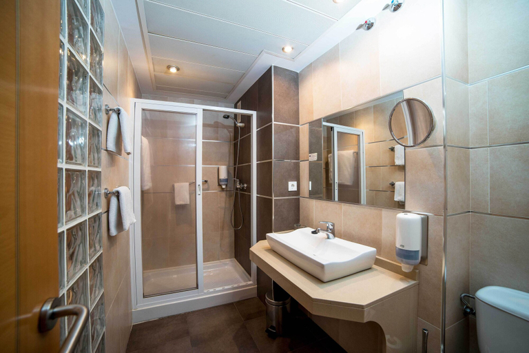 Bathroom 4, Hotel Serrano, Córdoba