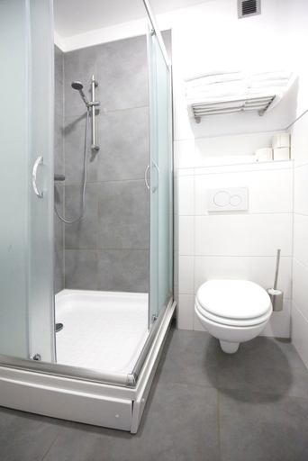 Bathroom 3, F Hotel 24h Check-In, Linz Land