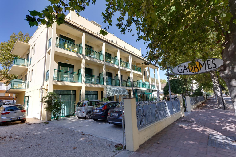 Exterior 11