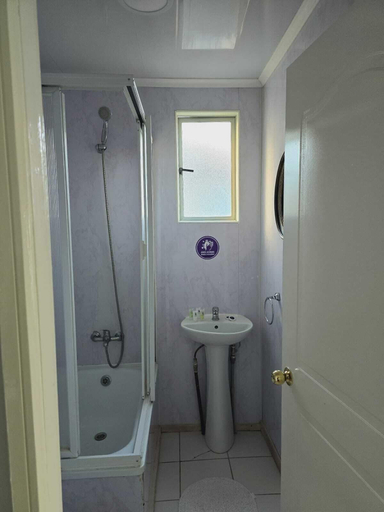 Bathroom 4, arte brisa hostal boutique, Última Esperanza