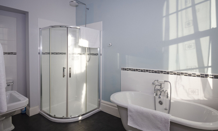 Bathroom 4, Crofton House Hotel, Torbay