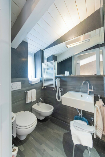 Bathroom 5, Century Hotel, Parma