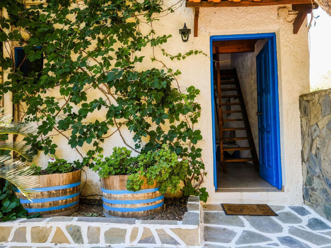Exterior & Views 2, Welcoming Holiday Home With Balcony, Crete