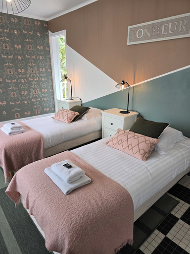 Bedroom 4, Hotel L'Idéal Le Mountbatten, Calvados