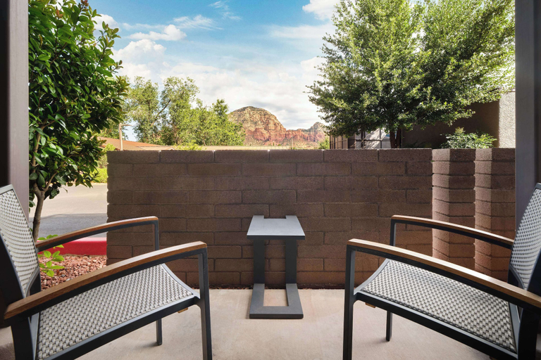 Exterior & Views 11