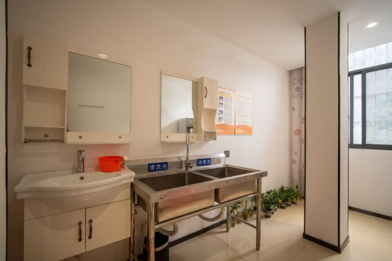 Bathroom 4, Yeste Hotel (Leye), Baise