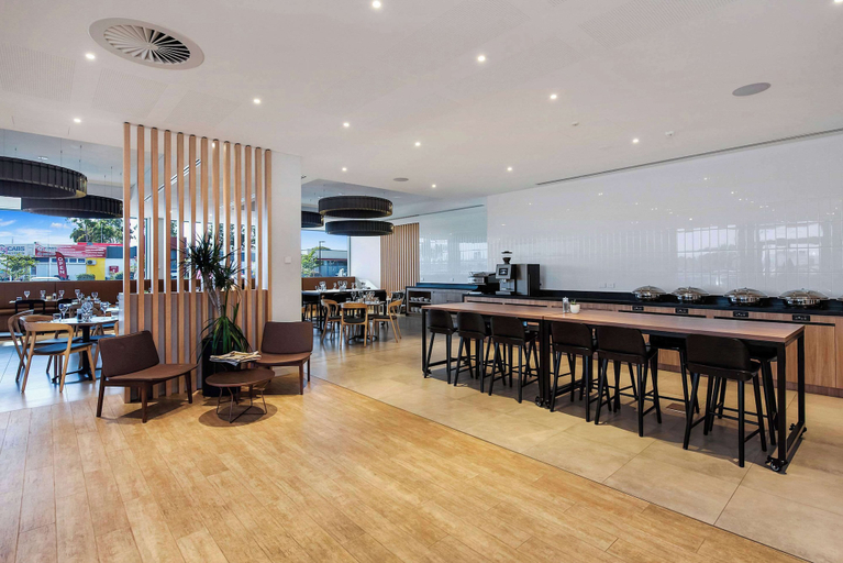 Food & Drinks 5, Ingot Hotel Perth, Ascend Hotel Collection, Belmont