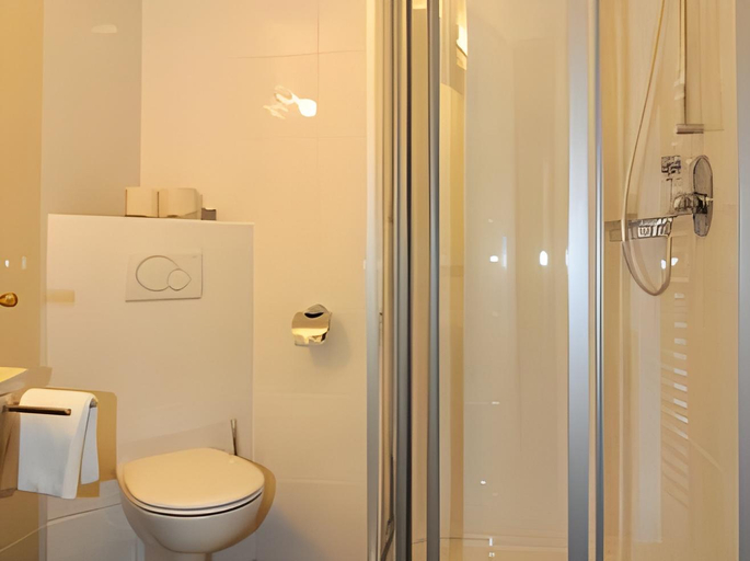 Bathroom 12