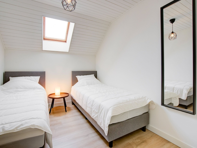 Room 3, Beautiful Holiday Home in Merksplas With Garden, Antwerpen