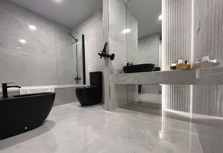 Bathroom 5, Hotel Alfonso IX, Lugo
