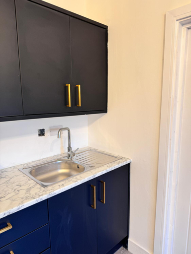 Others 3, Stay in Ashford, Heathrow, Surrey