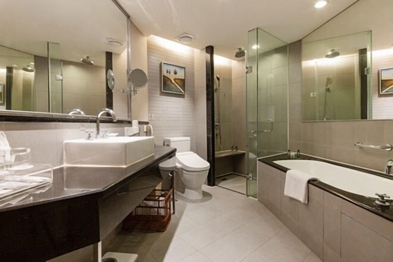 Bathroom 18