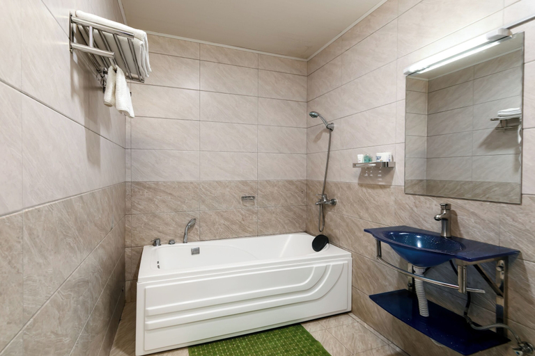 Bathroom 3, Russel Hotel, Kampala