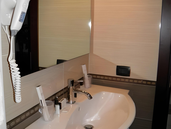 Bathroom 16