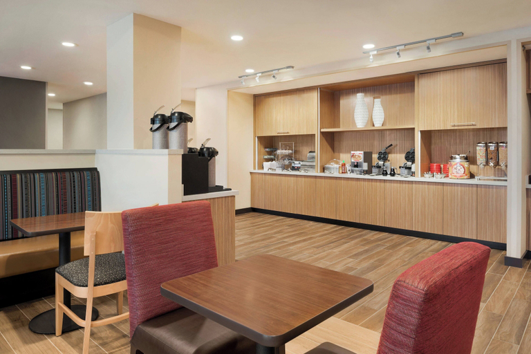 Food & Drinks 4, TownePlace Suites by Marriott Dubuque Downtown, Dubuque