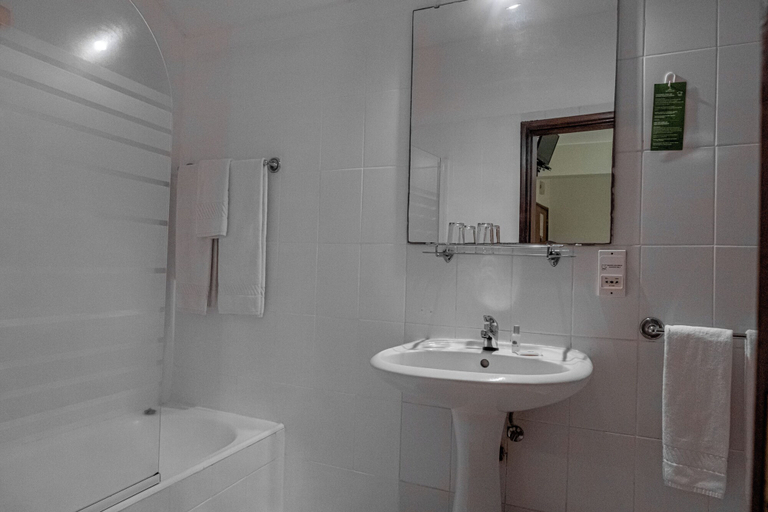 Bathroom 4, Residencial Chafariz, Funchal