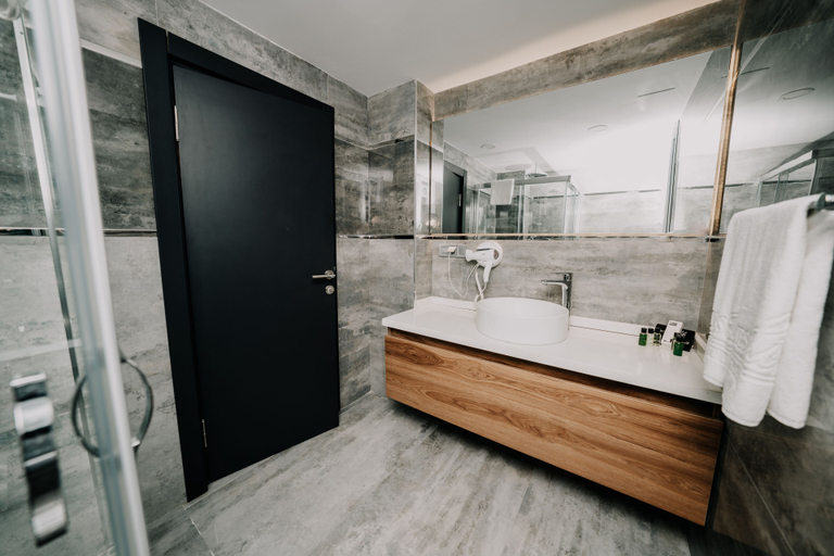 Bathroom 5, Business Life Hotel & SPA Bakırköy, Bakırköy