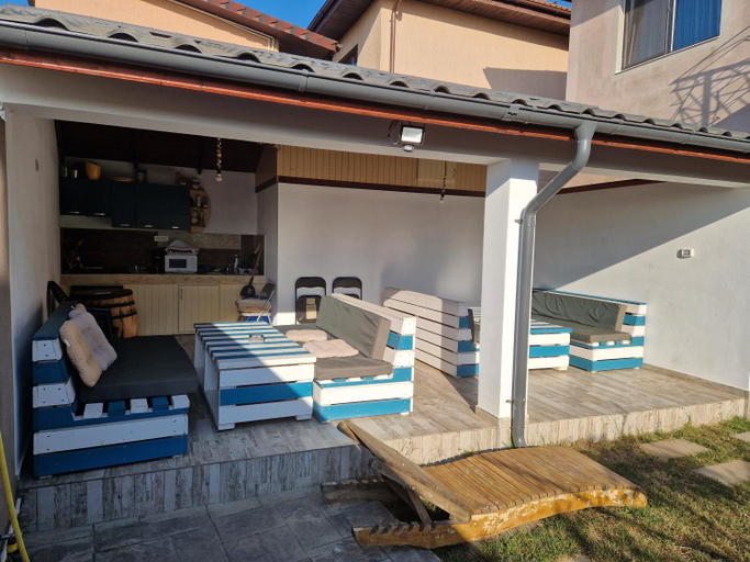 Others 5, Casa Tache, Limanu