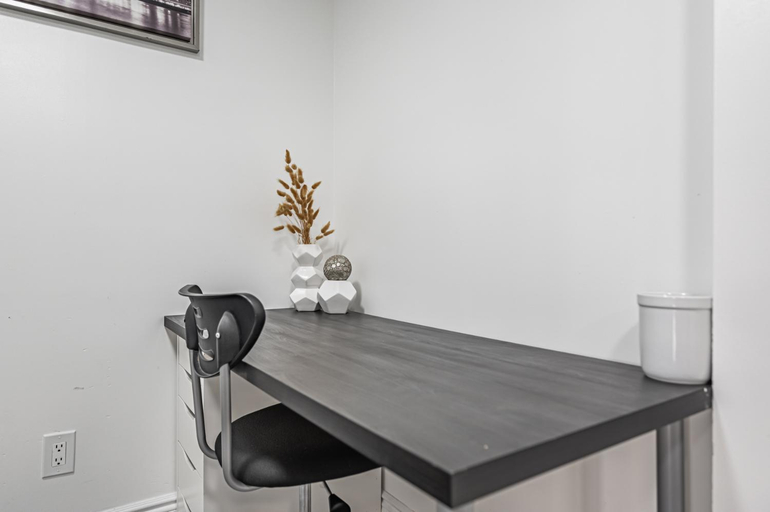 Others 3, BEAUTIFUL 2BR-2WR Apartment, Peel