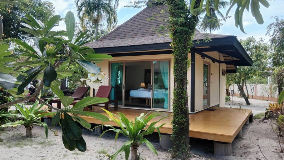 Exterior 5