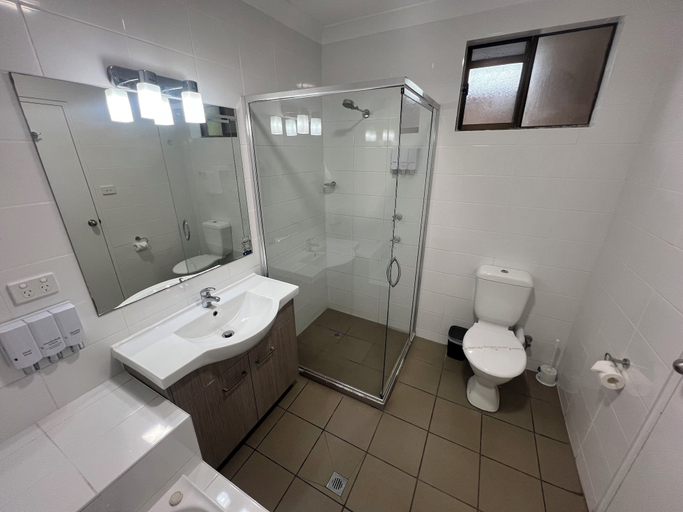 Bathroom 5, Adelong Motel, Narrabri